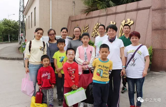 走進(jìn)東坑敬老院，送溫暖，送問候